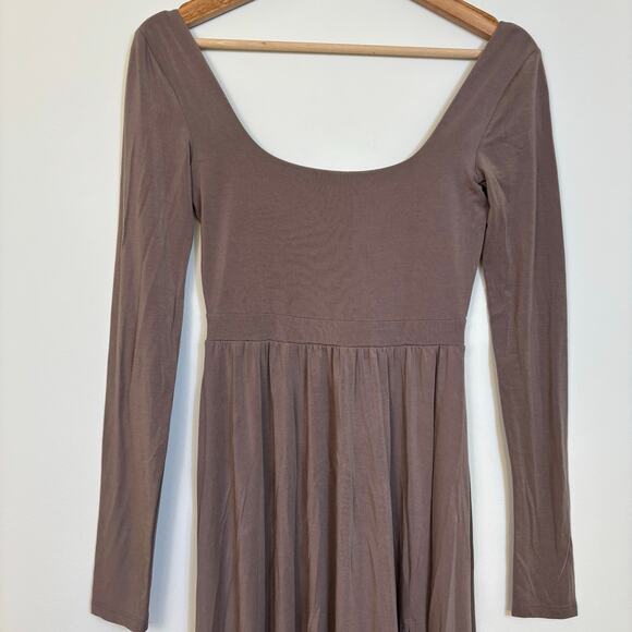 Aritzia Wilfred Market LongSleeve Slit Midi Dress Size XS Taupe Square Neck Fall - Picture 7 of 12